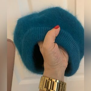100 % Wool puffy beret style